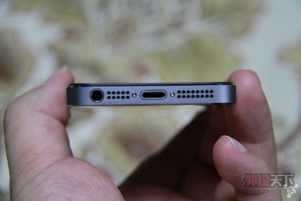 ����������һ��iPhone 5s 16G ��ɫ ���� ��ͨ�� A1528 ��˵Ʊȫ δ���� 2300����