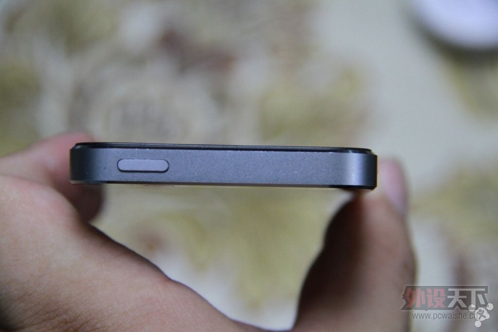 ����������һ��iPhone 5s 16G ��ɫ ���� ��ͨ�� A1528 ��˵Ʊȫ δ���� 2300����