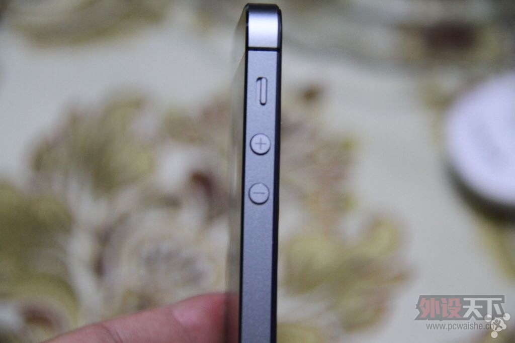 ����������һ��iPhone 5s 16G ��ɫ ���� ��ͨ�� A1528 ��˵Ʊȫ δ���� 2300����