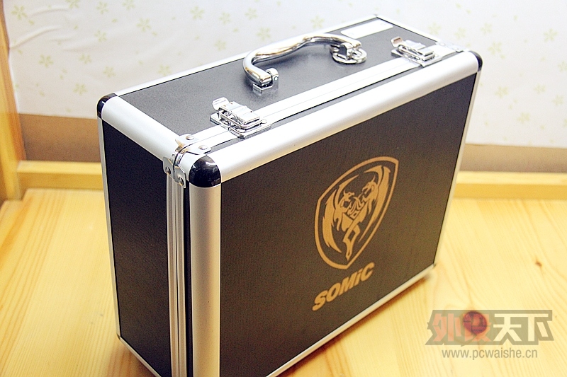 ��������˶����G989HD ����7.1�����𶯶���ͷ��ʽ��Ϸ����