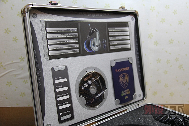 ��������˶����G989HD ����7.1�����𶯶���ͷ��ʽ��Ϸ����