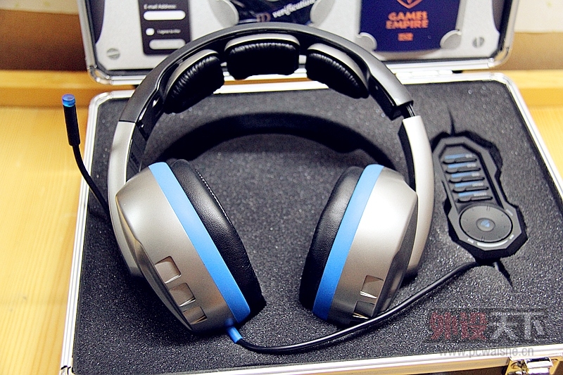��������˶����G989HD ����7.1�����𶯶���ͷ��ʽ��Ϸ����