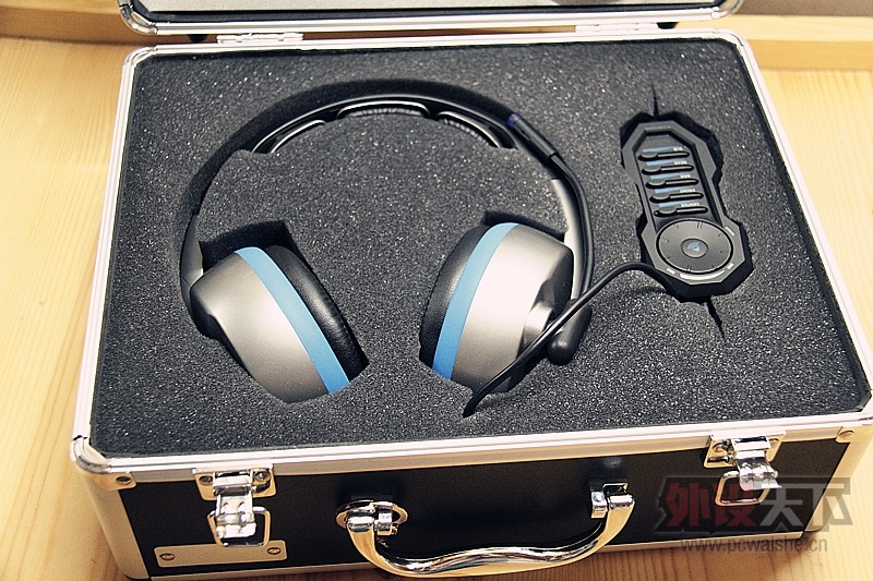 ��������˶����G989HD ����7.1�����𶯶���ͷ��ʽ��Ϸ����