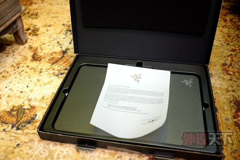 Razer���� Firefly������� ��֬���濪��