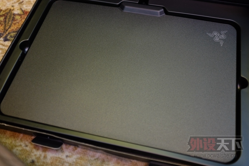 Razer���� Firefly������� ��֬���濪��