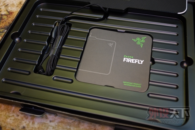 Razer���� Firefly������� ��֬���濪��