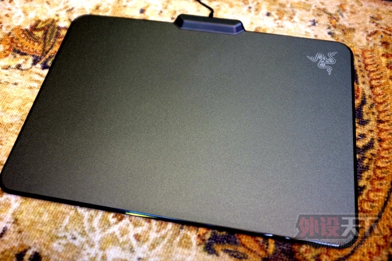 Razer���� Firefly������� ��֬���濪��