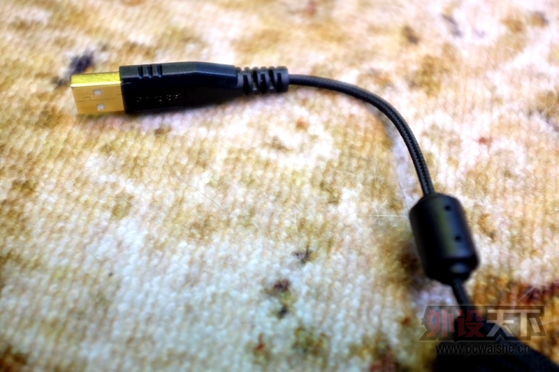 Razer���� Firefly������� ��֬���濪��