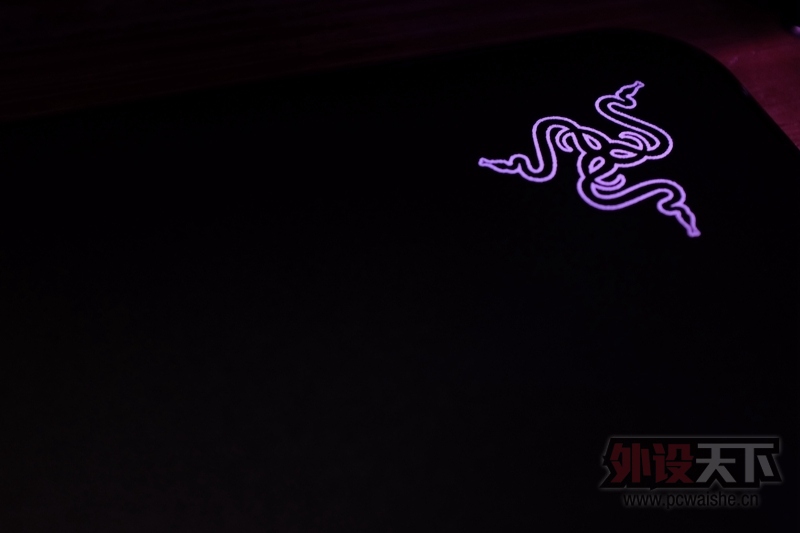 Razer���� Firefly������� ��֬���濪��