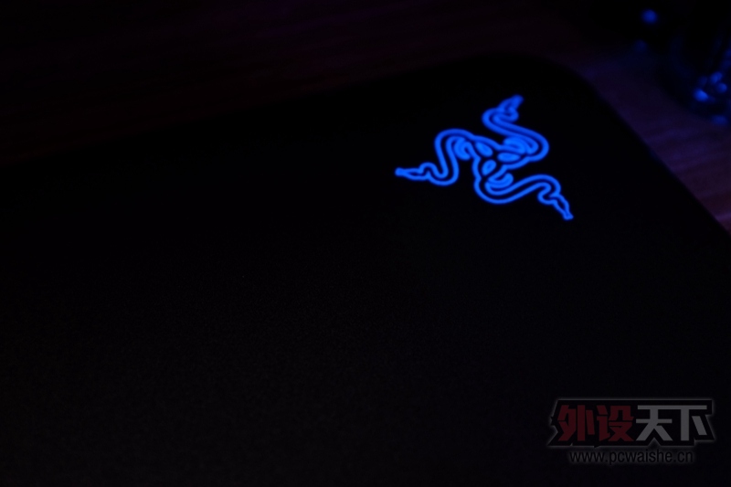 Razer���� Firefly������� ��֬���濪��