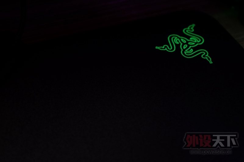 Razer���� Firefly������� ��֬���濪��
