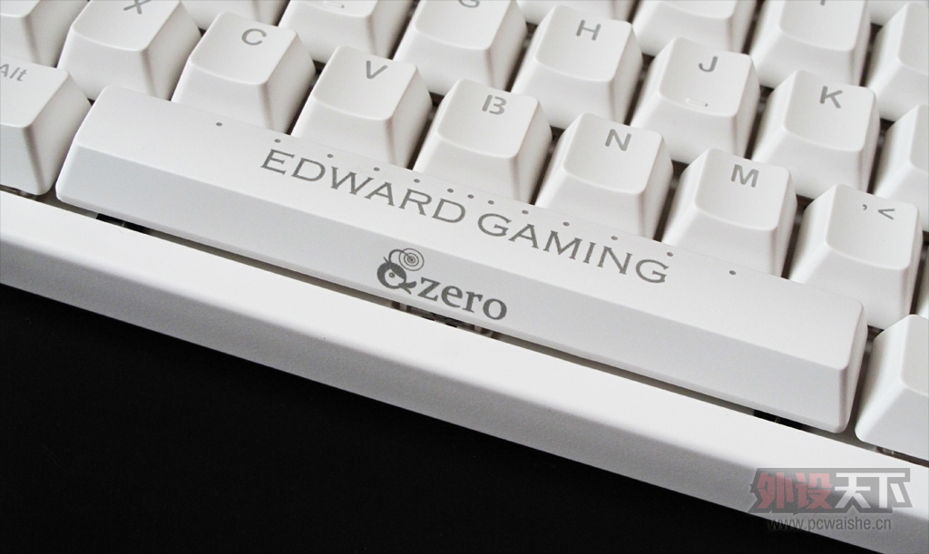 ������ң�DUCKY 2087 S2 EDGս�Ӱ�ɫ�������������濪�������