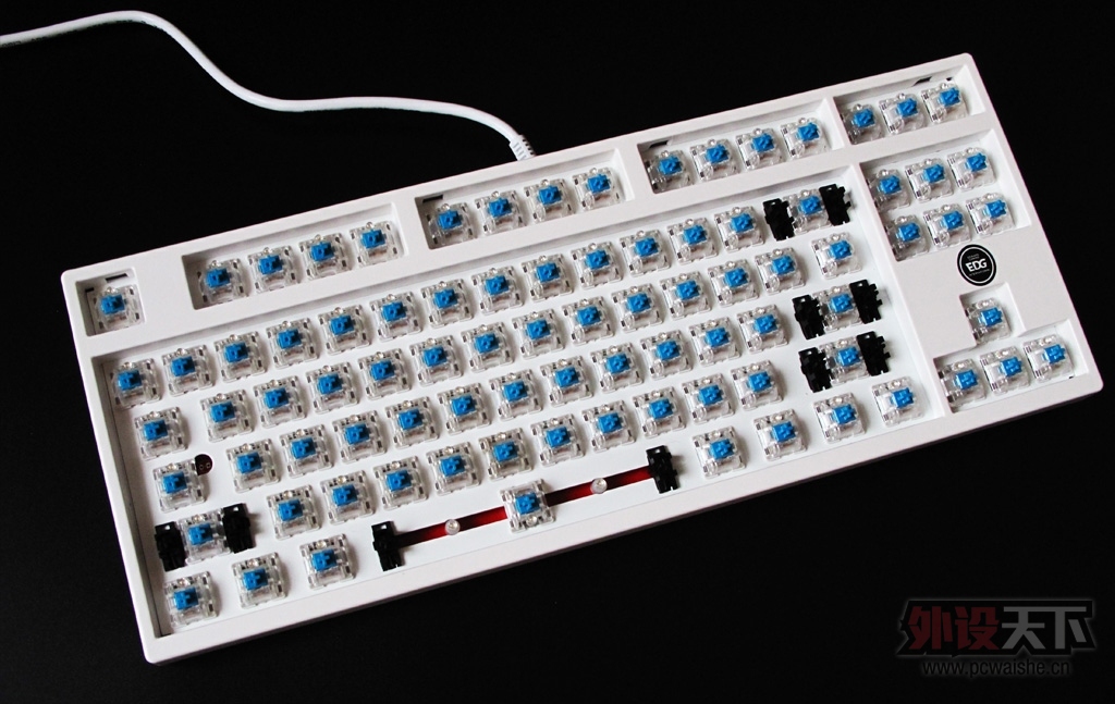 ������ң�DUCKY 2087 S2 EDGս�Ӱ�ɫ�������������濪�������