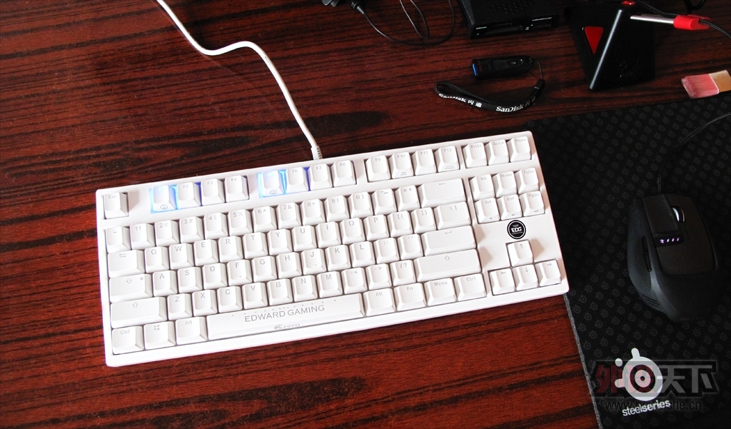 ������ң�DUCKY 2087 S2 EDGս�Ӱ�ɫ�������������濪�������