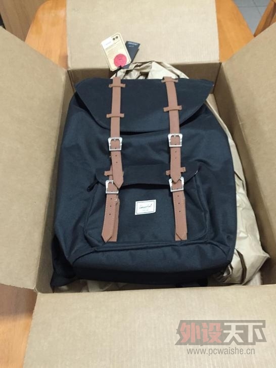 �����ݡ�Herschel Supply Co. Little America ��ɫ˫�米�� 479�����ѽ���