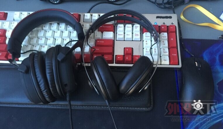 �������V1�����ż��羺��������HyperX Cloud Core
