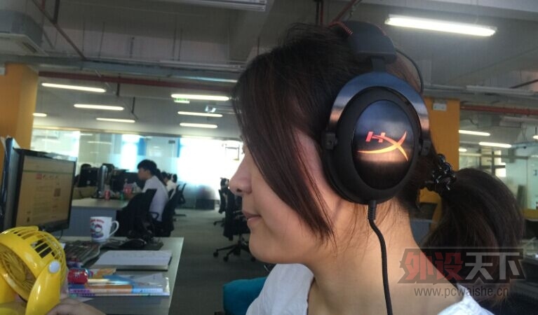 �������V1�����ż��羺��������HyperX Cloud Core