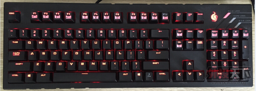 [�人] �������������������ǹ�콢���IKBC 104���PBT��ñ