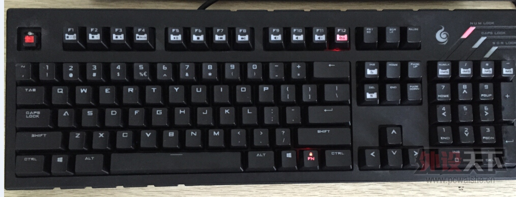 [�人] �������������������ǹ�콢���IKBC 104���PBT��ñ