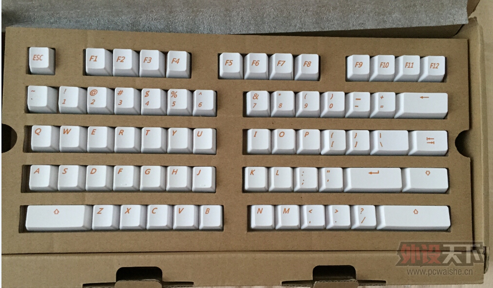 [�人] �������������������ǹ�콢���IKBC 104���PBT��ñ