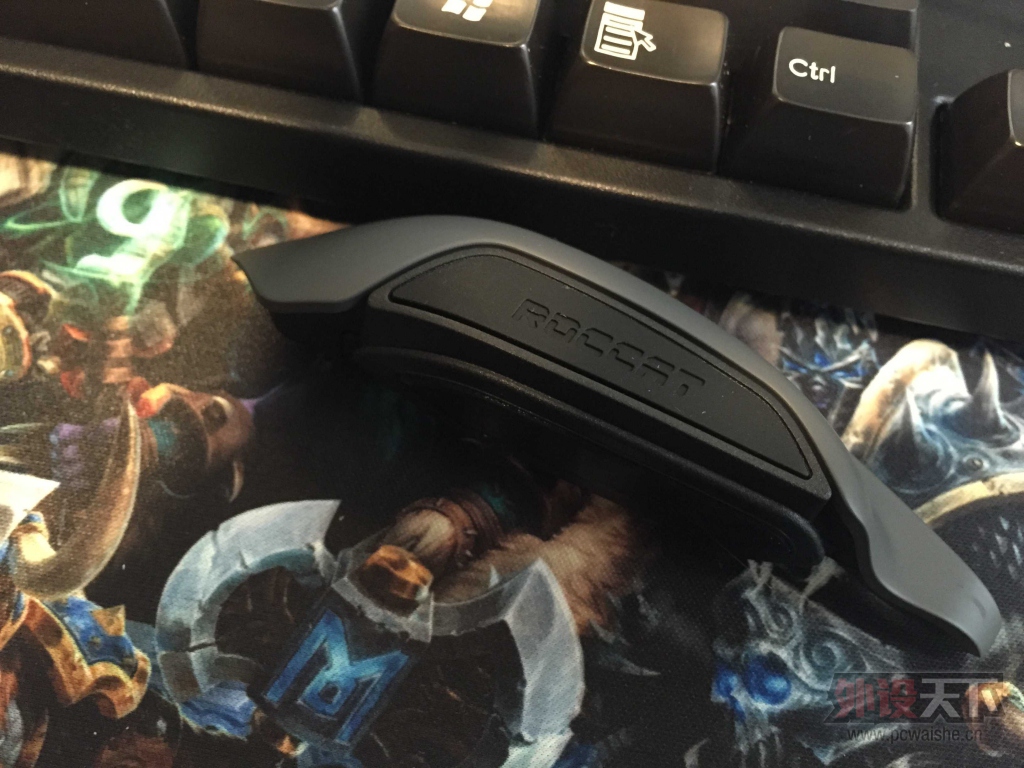 ���ʣ������ֵ� ROCCAT NYTH���䡣