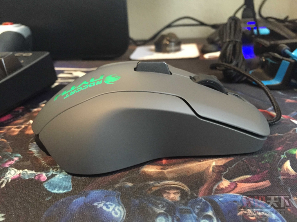 ���ʣ������ֵ� ROCCAT NYTH���䡣