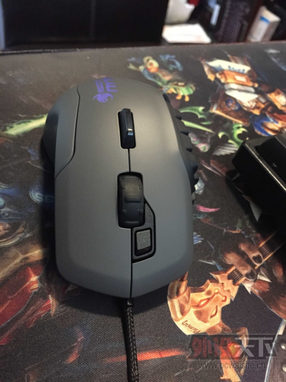 ���ʣ������ֵ� ROCCAT NYTH���䡣
