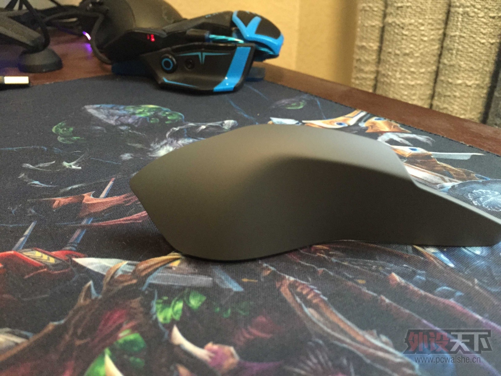 ���ʣ������ֵ� ROCCAT NYTH���䡣