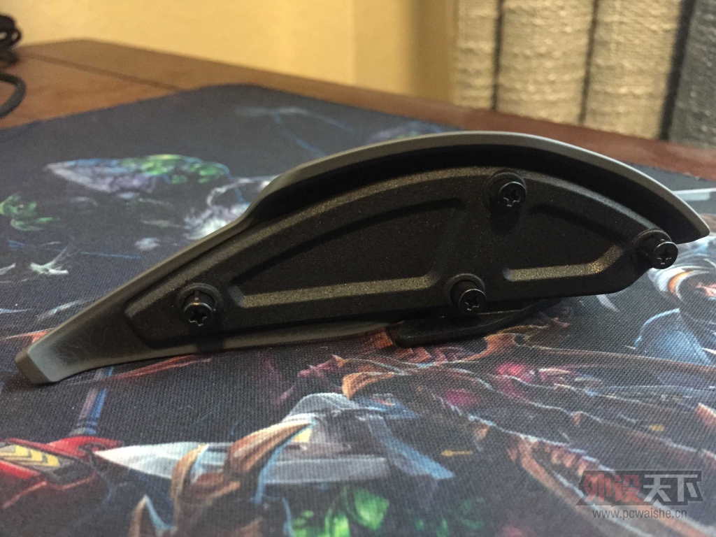 ���ʣ������ֵ� ROCCAT NYTH���䡣