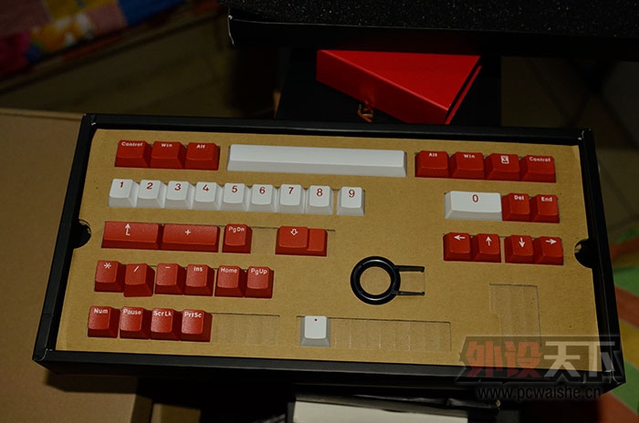 ����������ɫ��ñ���ӻ�