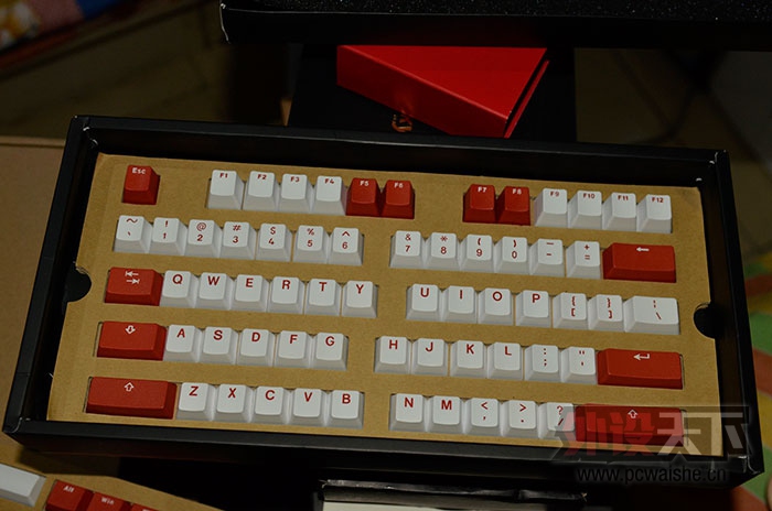 ����������ɫ��ñ���ӻ�