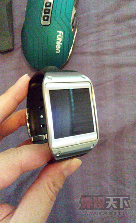 �����ڡ�������꣬�����ֱ���һ�����ܱ�������x300������ŷ���¹�gx1�����ͬ���潻