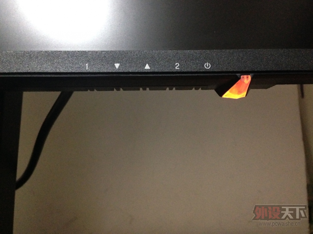 ���ڵȵ��㣬����Ĺ�ɫ����ʾ������VG2450�ײ�