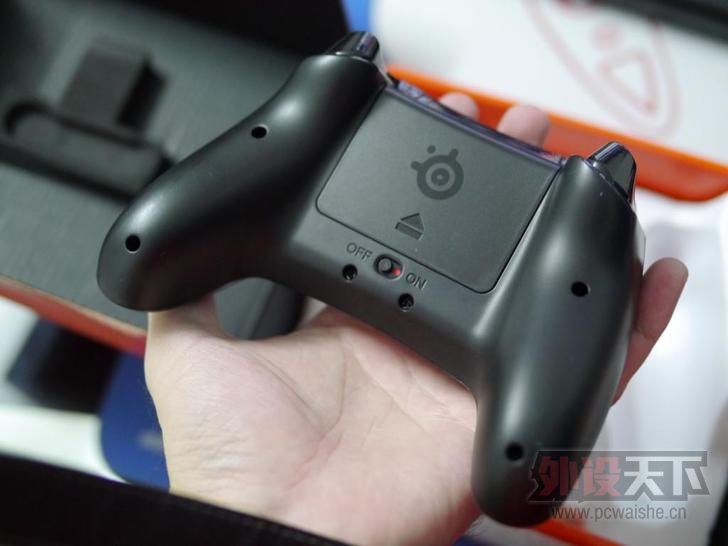 �����ݡ����SteelSeries Stratus XL�����ֱ� ƻ��ר��