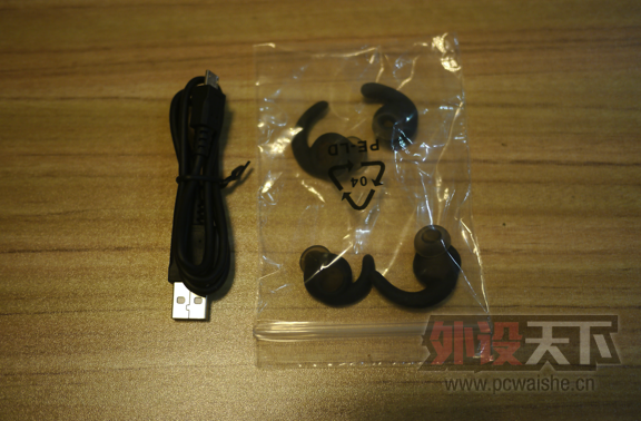 �����ݡ�JBL���������˶�����REFLECT BT99��