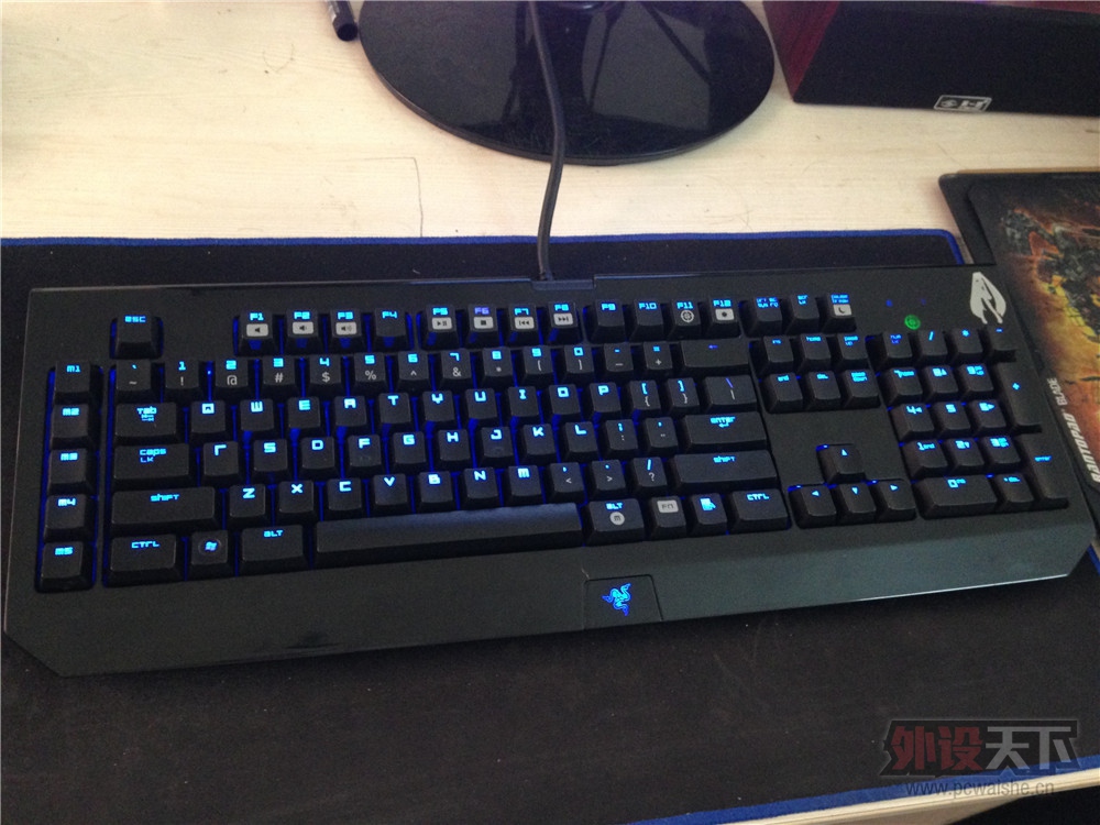 ���������ݡ����� Razer �ڹѸ� �����ռ��� ��е���� ���� 400ȫ����˳��