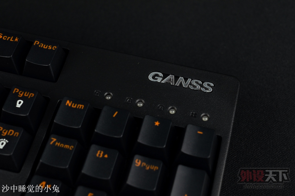 �Լ۱Ȼ����Լ۱ȣ�CHERRYϡ����+�ڳȶ�ɫ��ñ = GANSS 104 �����е���̵��ְ���