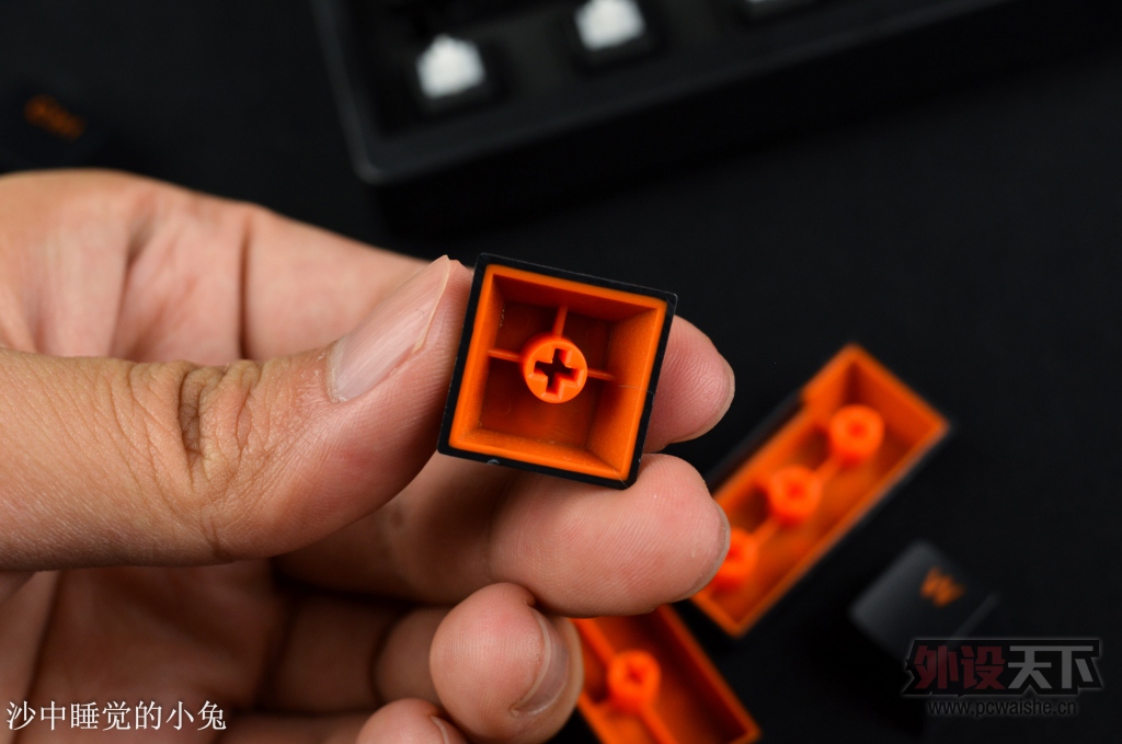 �Լ۱Ȼ����Լ۱ȣ�CHERRYϡ����+�ڳȶ�ɫ��ñ = GANSS 104 �����е���̵��ְ���