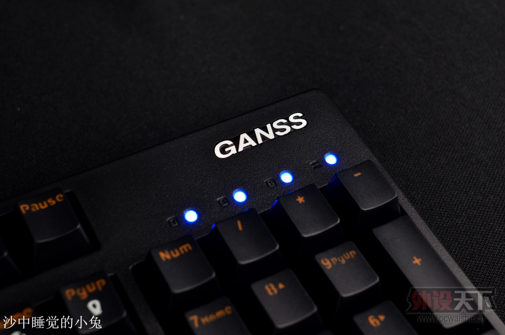 �Լ۱Ȼ����Լ۱ȣ�CHERRYϡ����+�ڳȶ�ɫ��ñ = GANSS 104 �����е���̵��ְ���