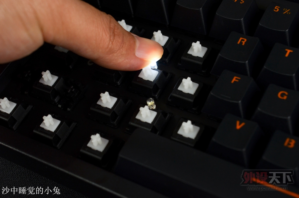 �Լ۱Ȼ����Լ۱ȣ�CHERRYϡ����+�ڳȶ�ɫ��ñ = GANSS 104 �����е���̵��ְ���