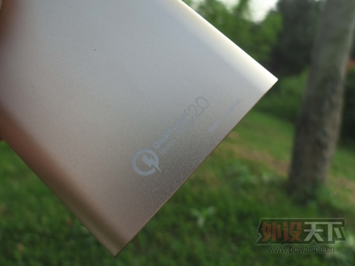 ����̨��T104QC2.0�ƶ���Դ---�м��������ſ��Կ���һ��