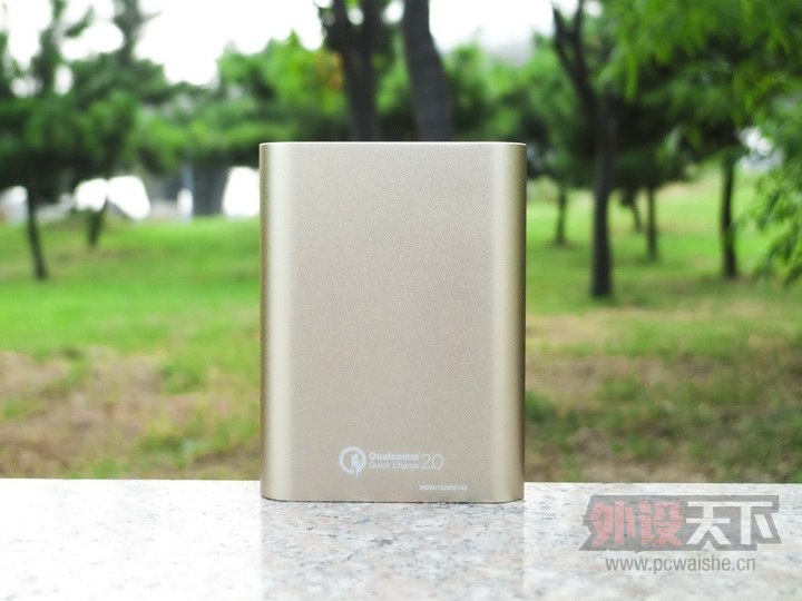 ����̨��T104QC2.0�ƶ���Դ---�м��������ſ��Կ���һ��