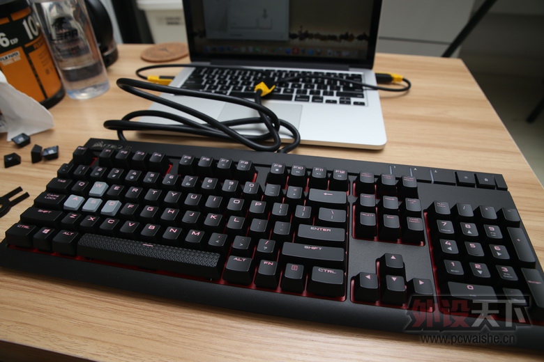 ͽ CORSAIR  STRAFE  е 