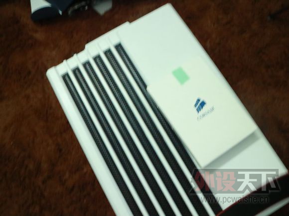 �����ݡ����������� Carbide Air ��С�ͻ��� �׽�ɫ ��͸