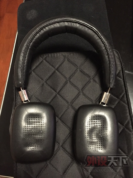 ��������8���� B&W P5 Ӣ�����·���� ��ɫ������  799Ԫ