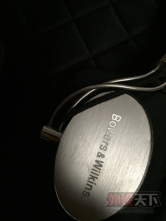 ��������8���� B&W P5 Ӣ�����·���� ��ɫ������  799Ԫ