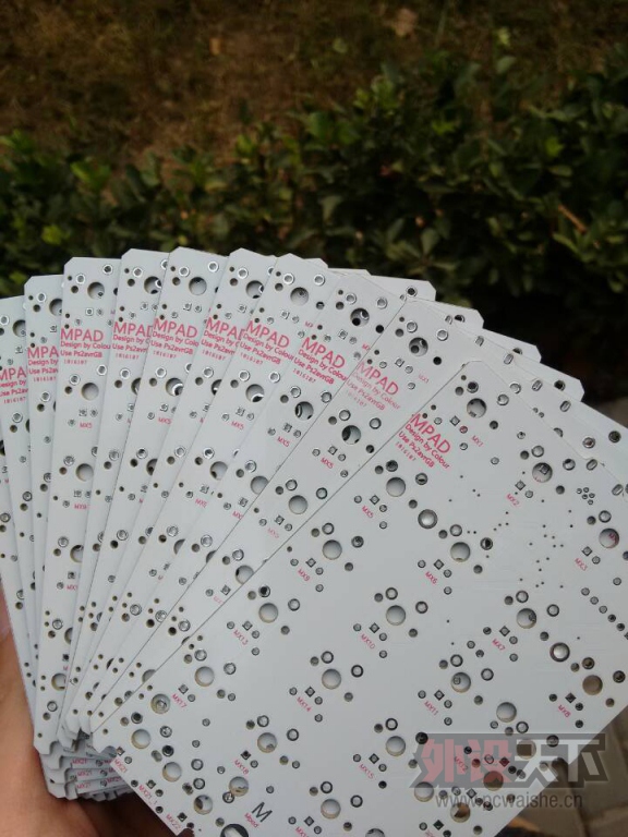 ����������ͼ ��Mpad ���ּ��� PCB ֧��24��ȫ���Զ���