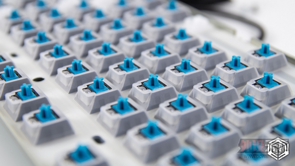 ȫ��λ�ۺϵ�ҵ������ ����SM680R�¿�RGB�����е���̲������--������