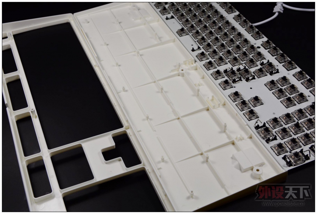 �������ſ����ϡ�EverGlide�չ�E300ȫ͸����е��������