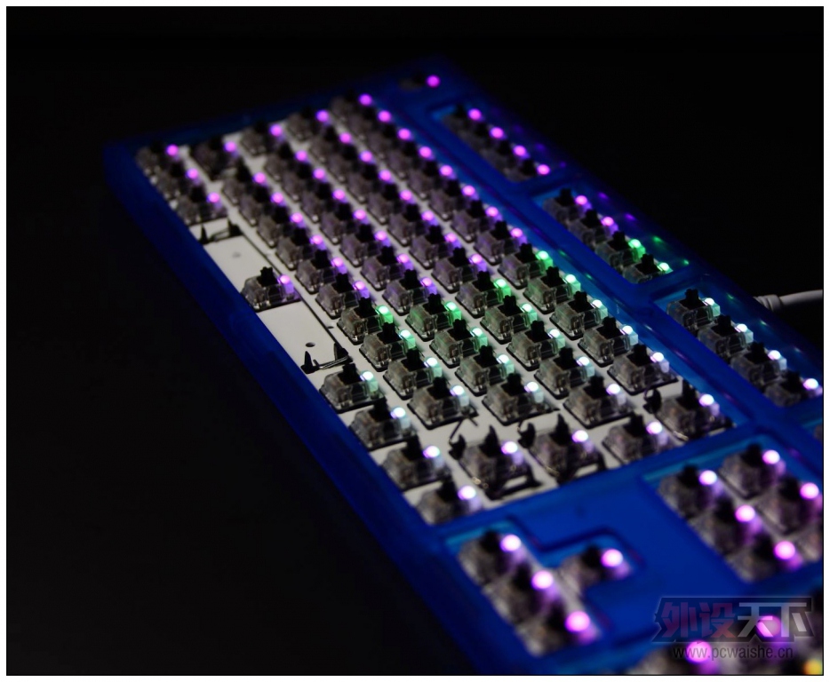 �������ſ����ϡ�EverGlide�չ�E300ȫ͸����е��������